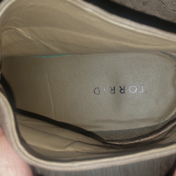 Torrid Grey Lasercut Detail Ankle Boot with Heel Size 11W NWT - Picture 5 of 6